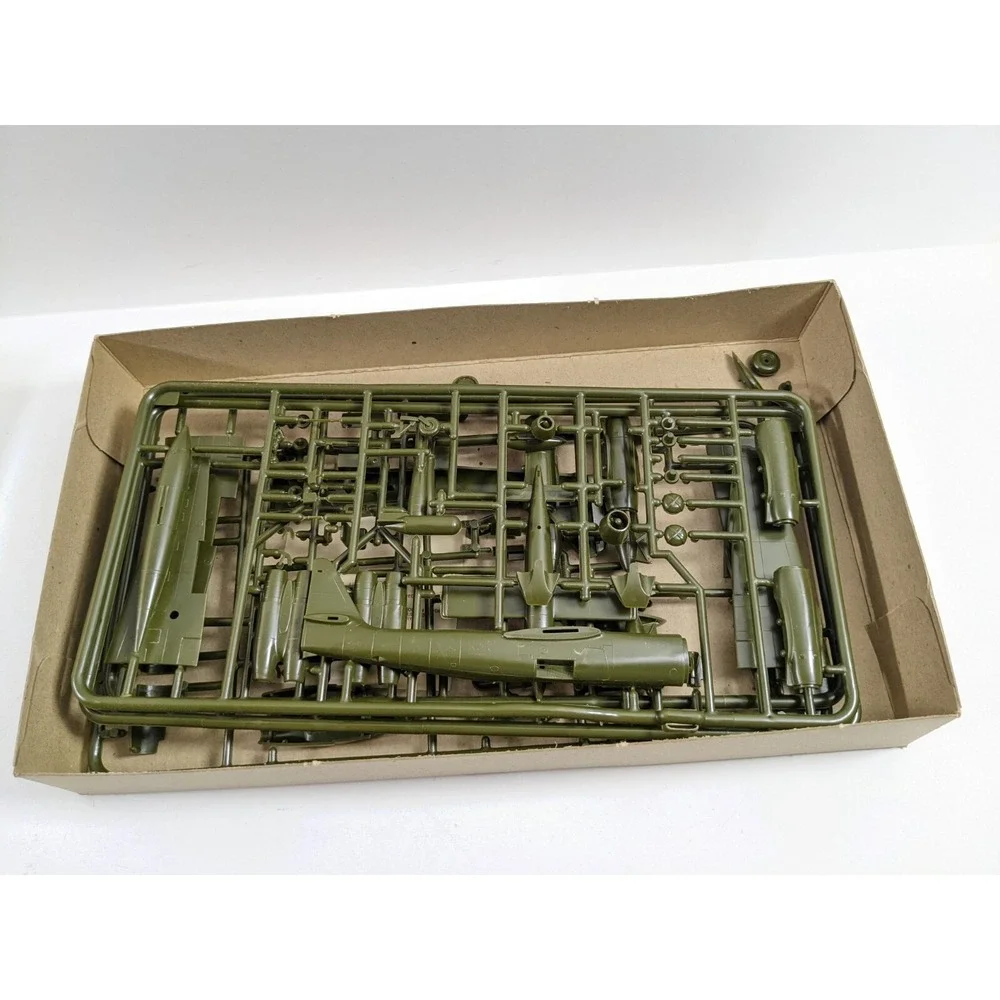 Arado Ar 234 B-2/C-2/C-3 Blitz 1/72 Revell Germany Model Kit H-162 vintage 1977
